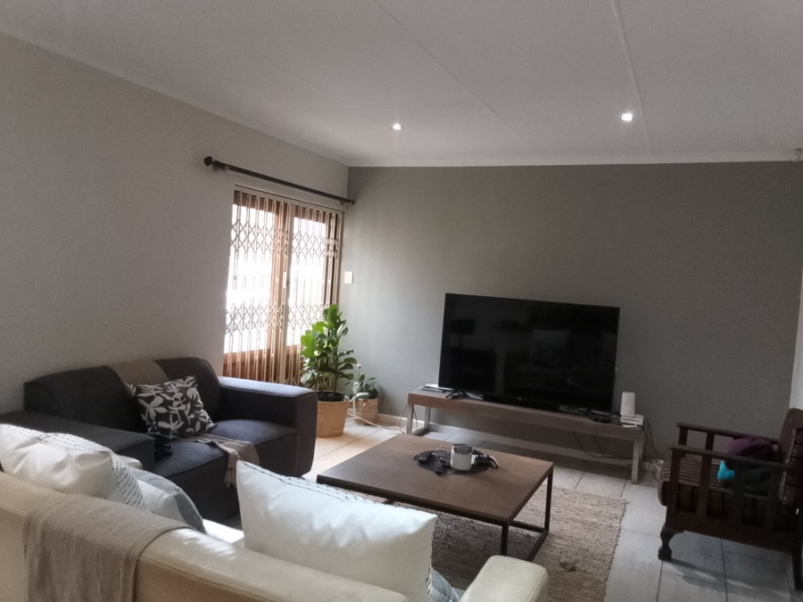 To Let 3 Bedroom Property for Rent in Loerie Park Western Cape
